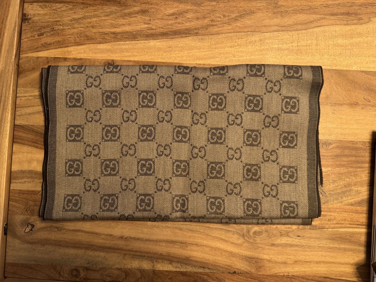 Gucci Foulards, Tücher & Schals: Gucci Schal – Gebraucht aus Oetwil an der Limmat von alfredo1989