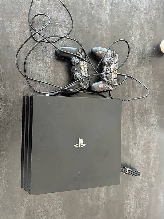 Sony Console: Play station PS 4 Pro controller 1 TB – Usato da Widen venduto da Skammerm