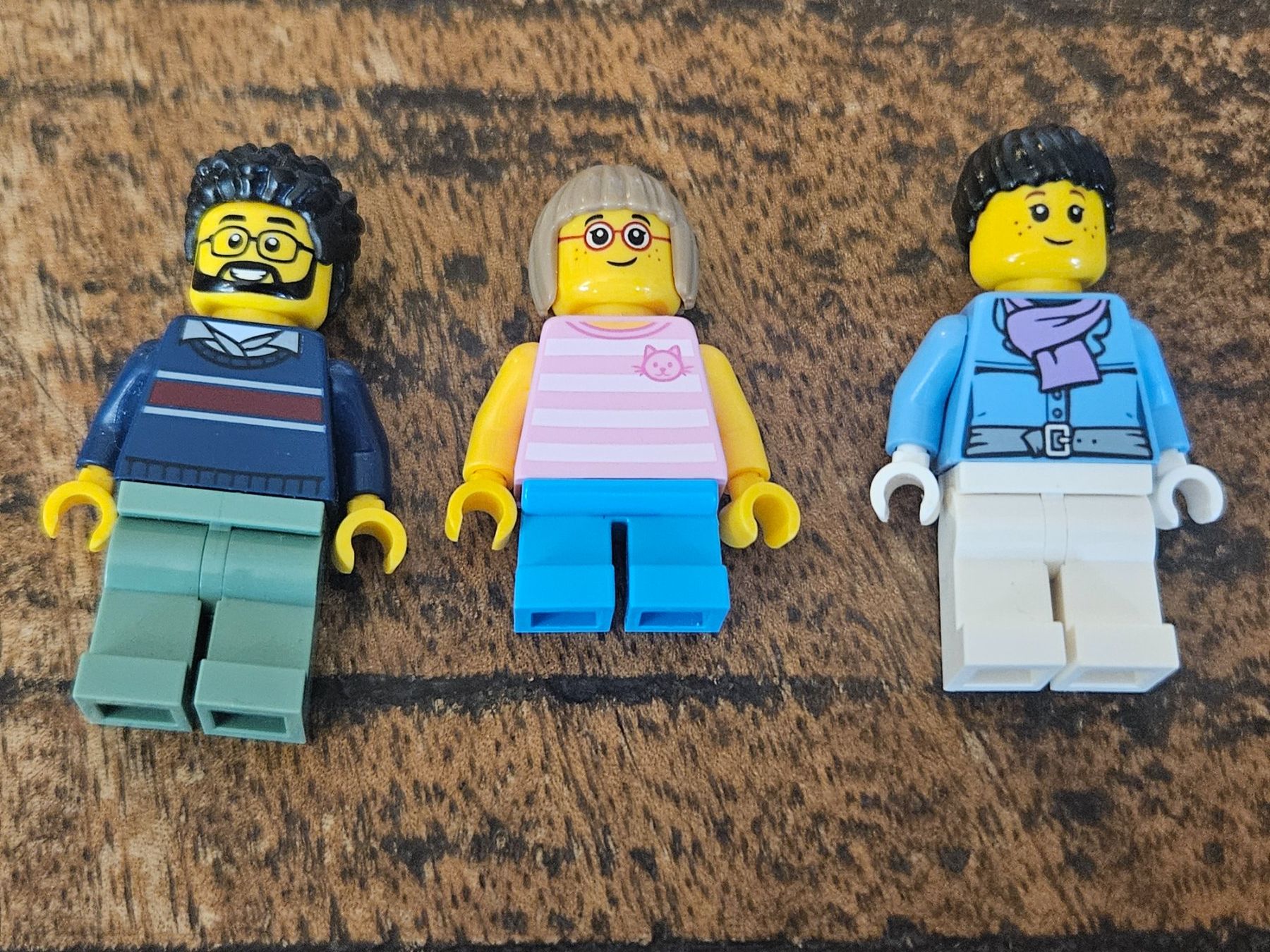 Lego Kit di costruzioni: lego lot de 3 figurines – Usato da Confignon venduto da Ecrofigs