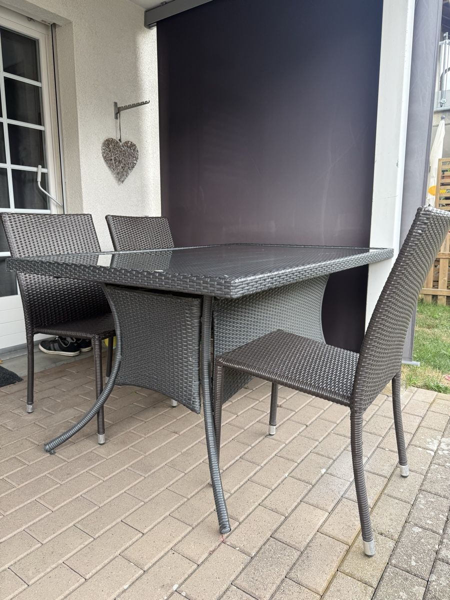 Set di tavolo e panche: Rattan Gartentisch mit Glasplatte und 3 Stühlen  – Usato da Scherz venduto da nidi79 3