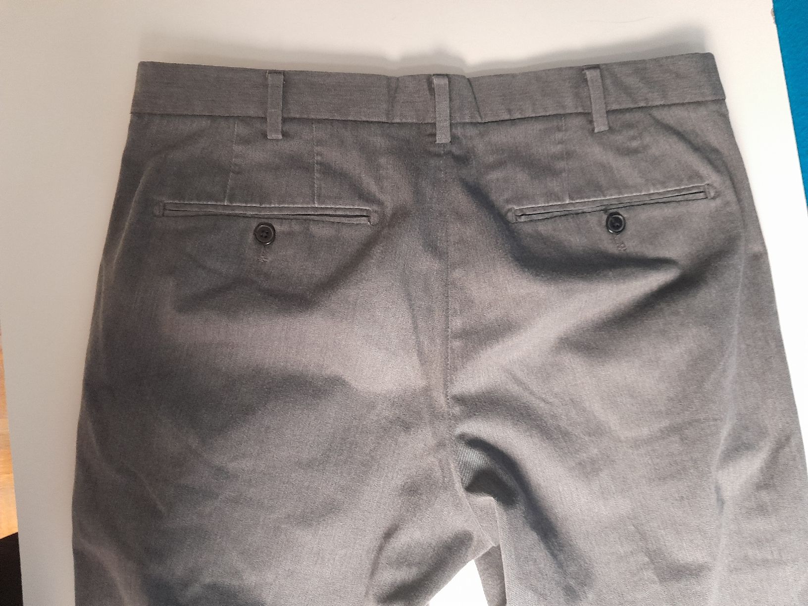 Uniqlo Hosen: pantalon uniqlo taille 42 gris – Gebraucht aus Genève von ang_fd8z 3