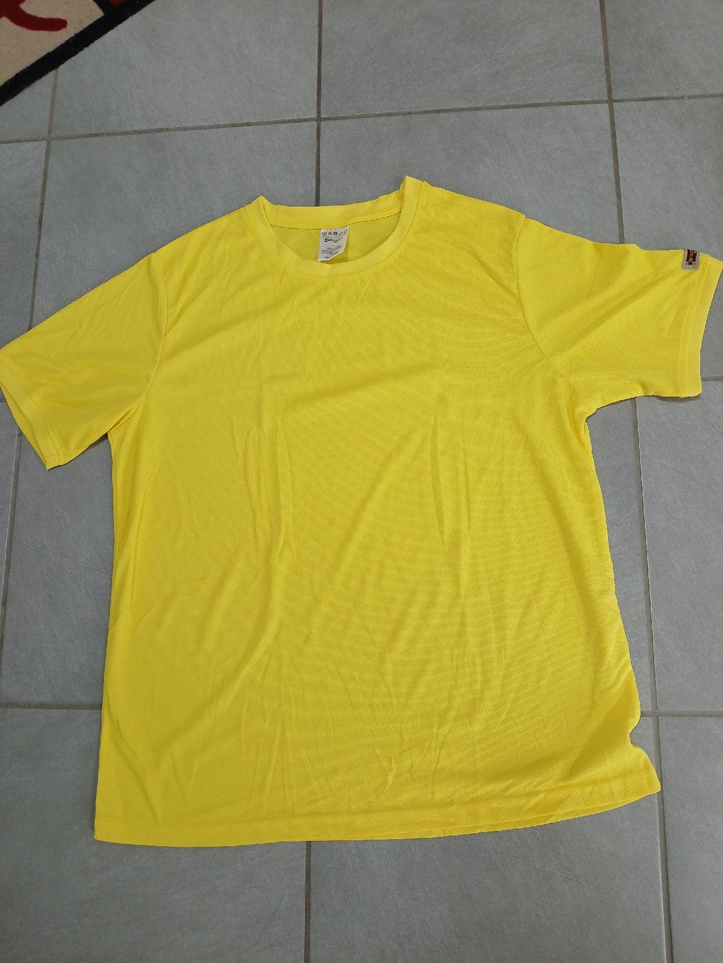 T-shirt: TS, taille L (neuf) – Nuovo (secondo la descrizione) da St-Cergue venduto da VeganWarrior