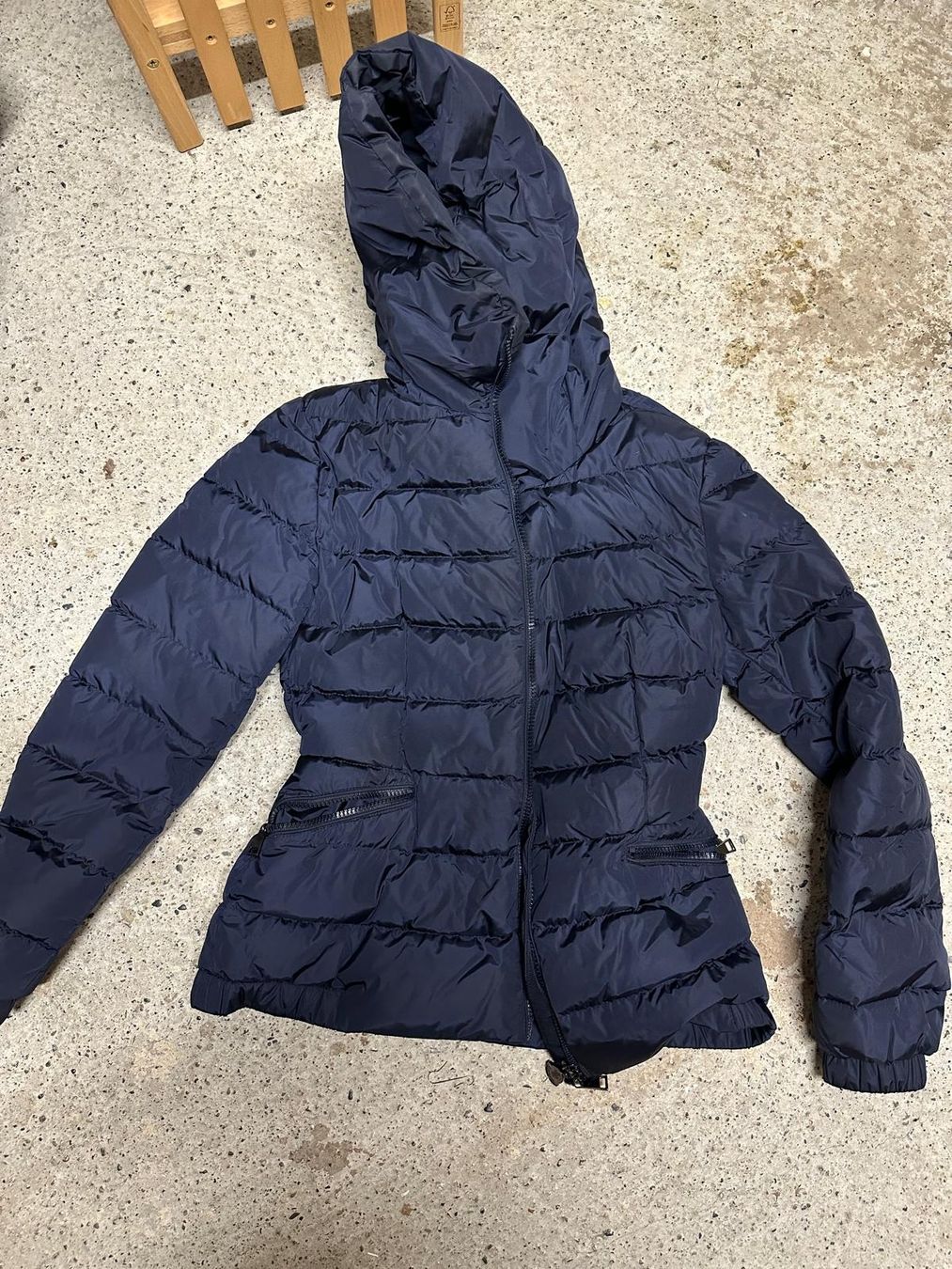 Moncler Giacche: Moncler Daunenjacke, dunkelblau, Gr. 1 – Usato da Heimenschwand venduto da fahrni01