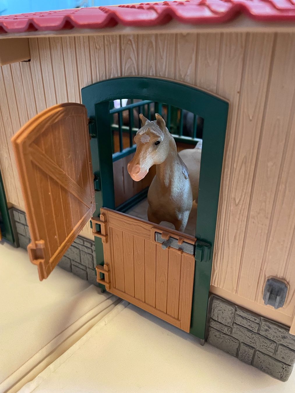 Schleich Giocattoli: Grosser Pferdestall von Schleich – Usato da Diessenhofen venduto da quinto9 4