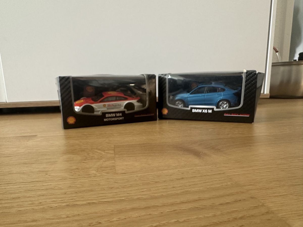 BMW Modellini d'auto: BMW M4 & X6 M Shell Miniatur, Originalverpackt! – Nuovo (secondo la descrizione) da Therwil venduto da jul_hn7h 1