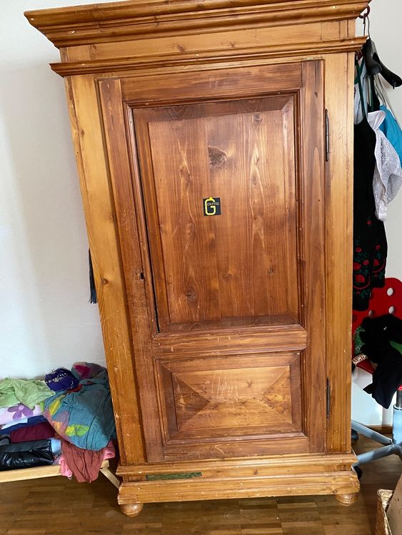 Wunderschöner alter Schrank / Kleiderschrank Massivholz Kaufen auf