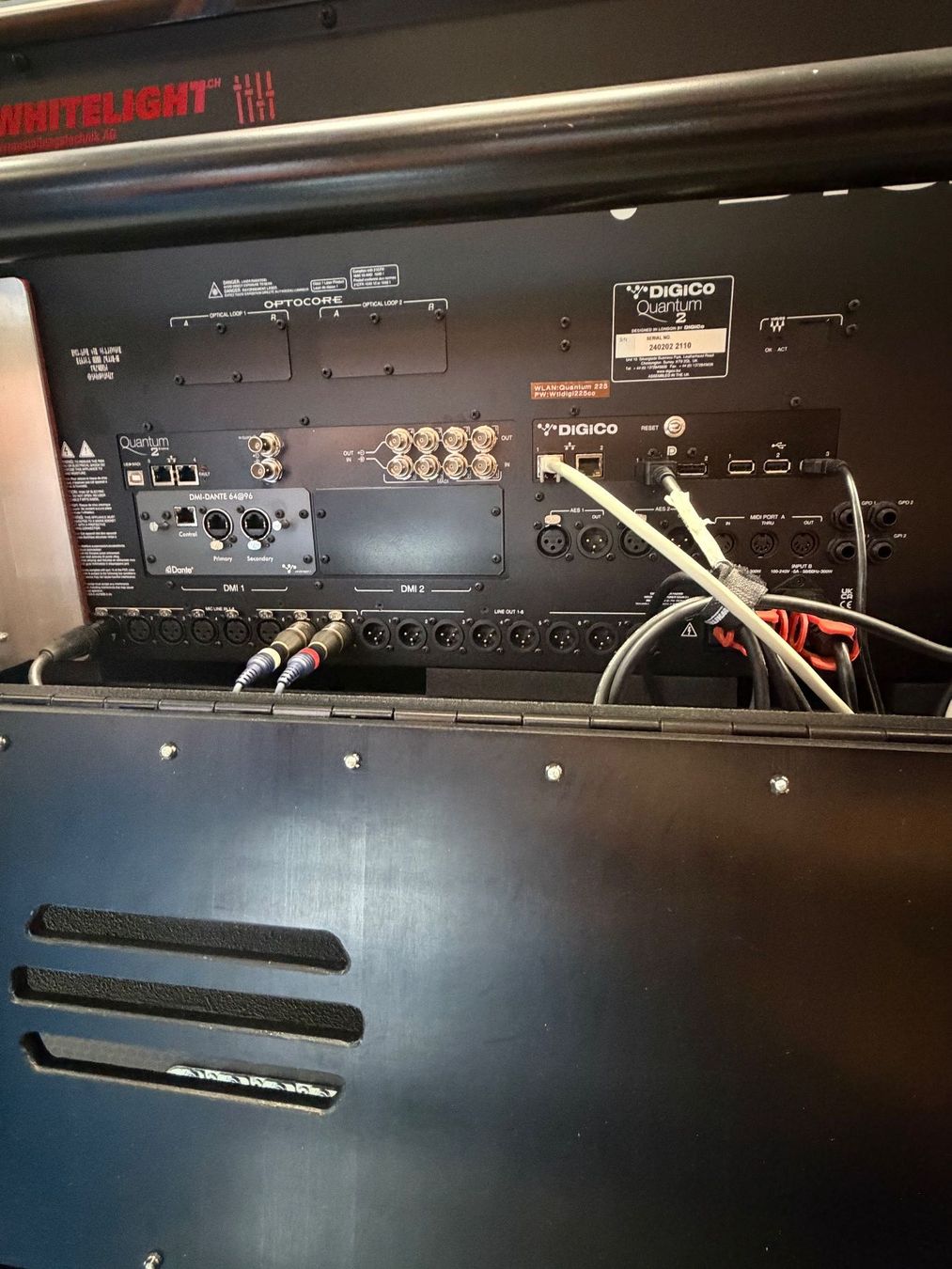 Digico Platines de mixage: Digico Quantum Digital Mischpult inkl. Stagebox + Flipcase – D'occasion à Burgdorf par WHITELIGHT3400 4