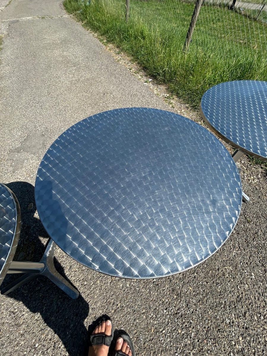 Tavoli: Runde Tische (chrom) – Usato da Knonau venduto da Audi_1999 2