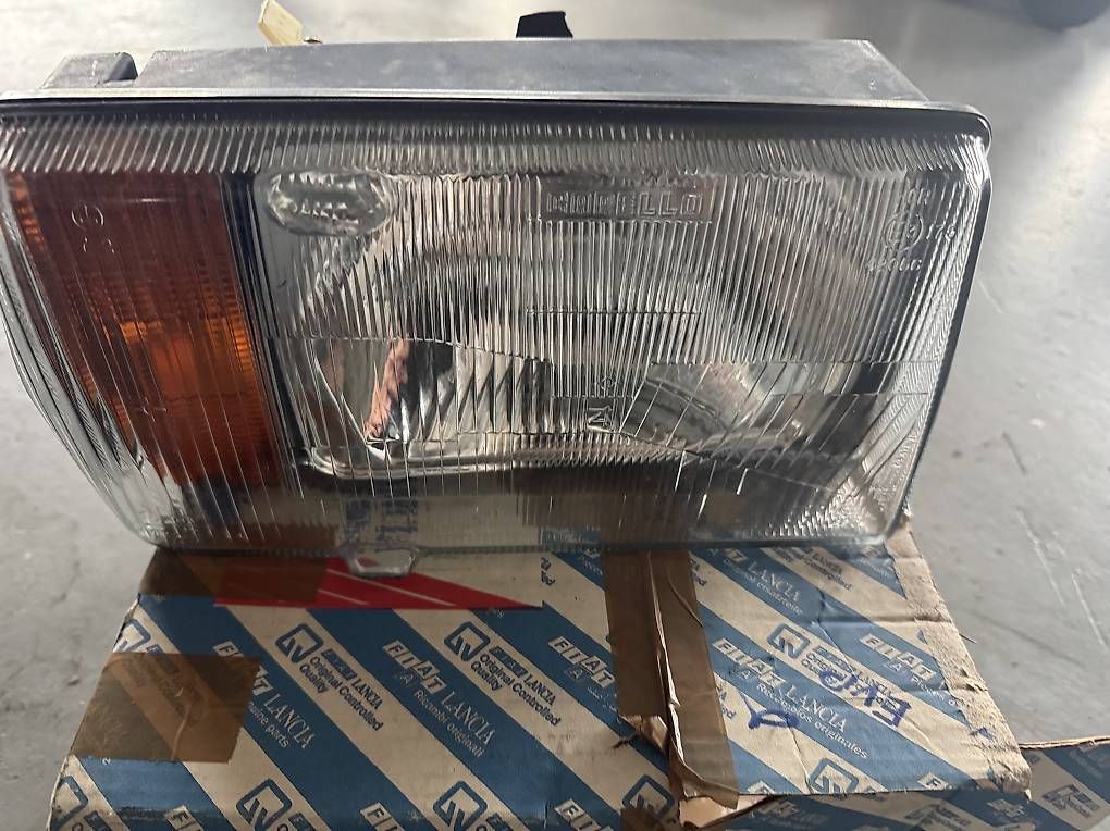 Fari: Lancia Delta Scheinwerfer  – Usato da Zürich venduto da Gregorycar