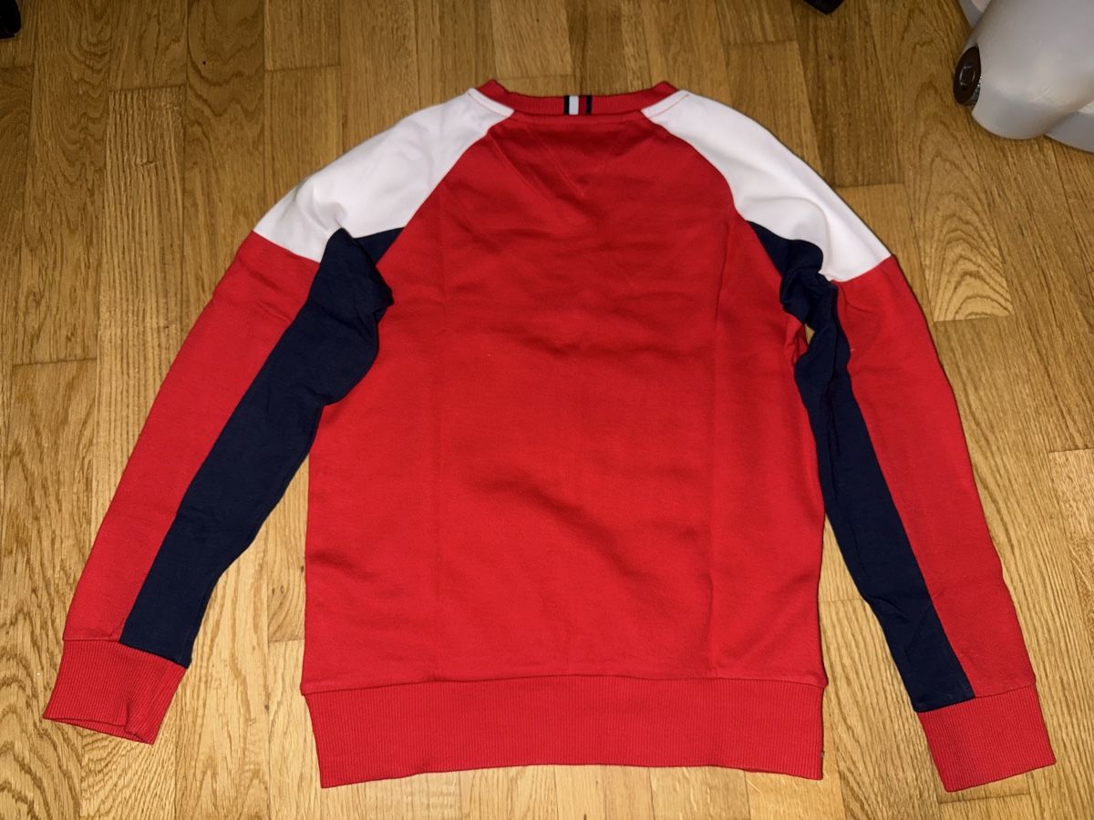 Tommy Hilfiger Maglioni & Felpe: Tommy Hilfiger Pullover, neu, Grösse 152 – Nuovo (secondo la descrizione) da Aarburg venduto da Da-Lila 1