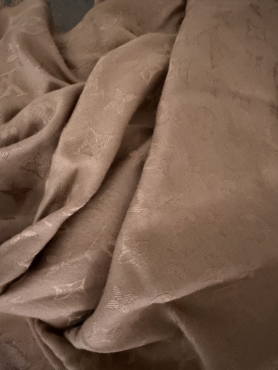 Louis Vuitton Foulard & Sciarpe: Louis Vuitton Schal Chale Monogram Cappuccino – Usato da Zürich venduto da tebi14 2