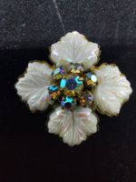 Alte schöne Brosche in Blumenform, Vintage