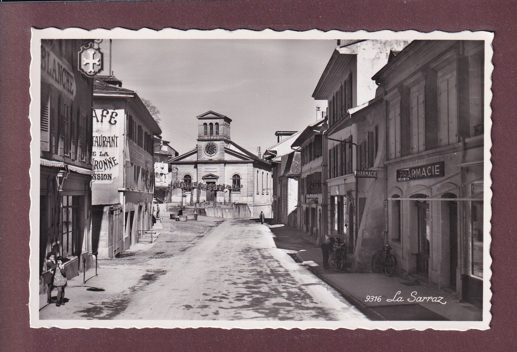 Ansichtskarten: LA SARRAZ - Grand Rue - Temple – Gebraucht aus Pully von nicecards