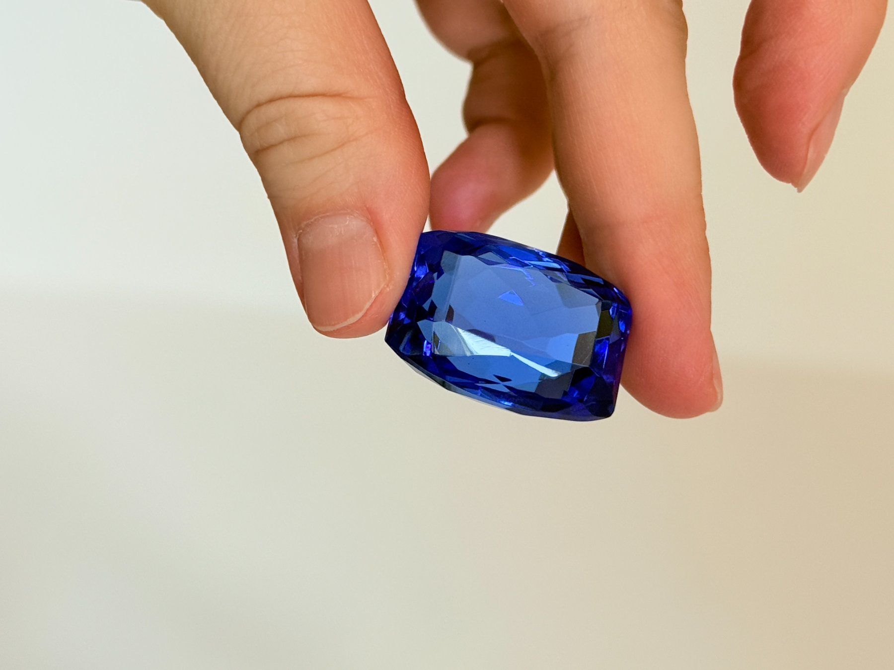 Mineralien & Heilsteine: 68.75 Ct Certified Loose Gemstone – Neu und originalverpackt aus Genève von AWWA 2