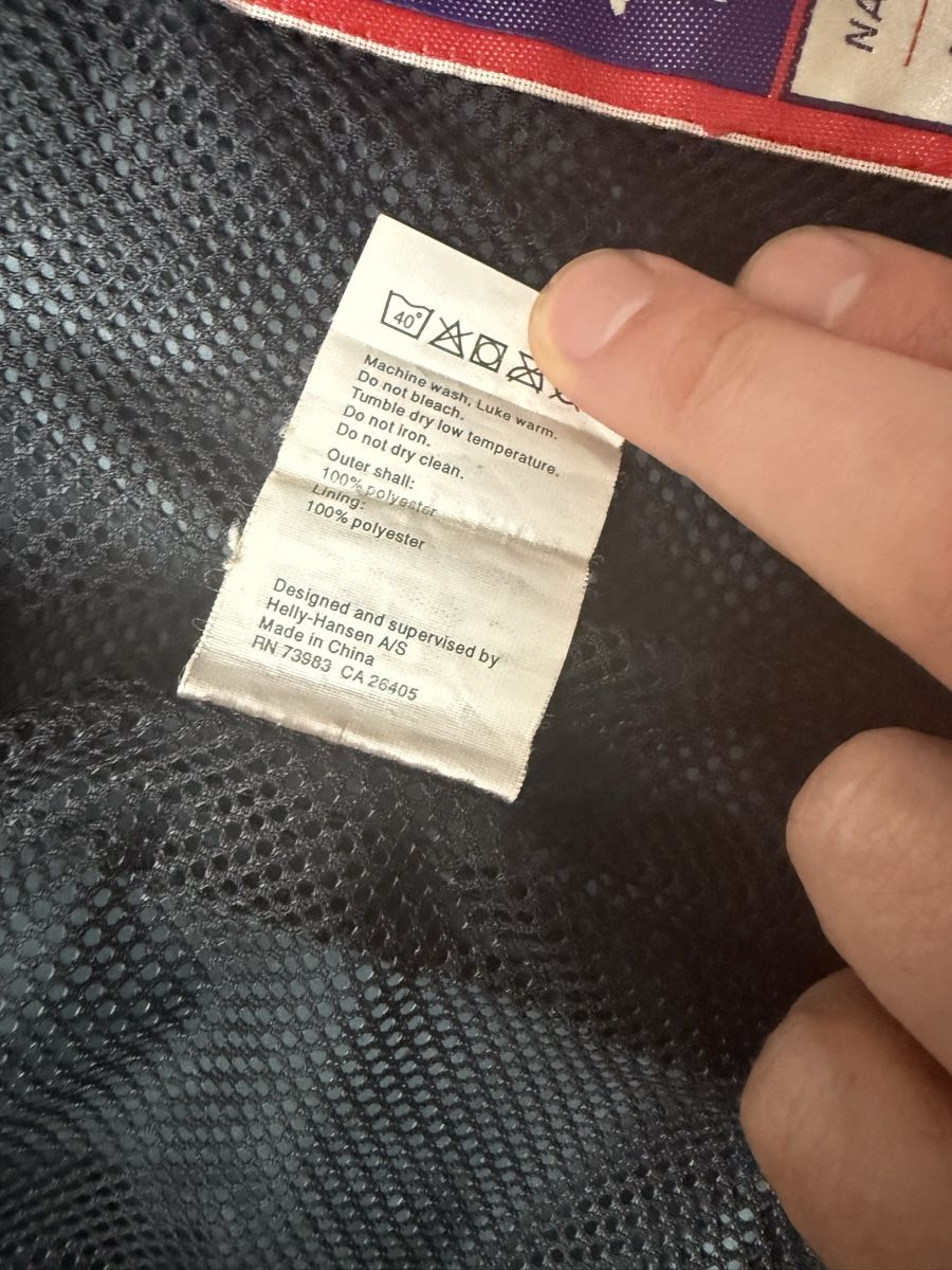 Helly Hansen Giacche: 90S HELLY HANSEN HOODED OUTDOOR JACKET M – Usato da Zürich venduto da Mai.rast 7
