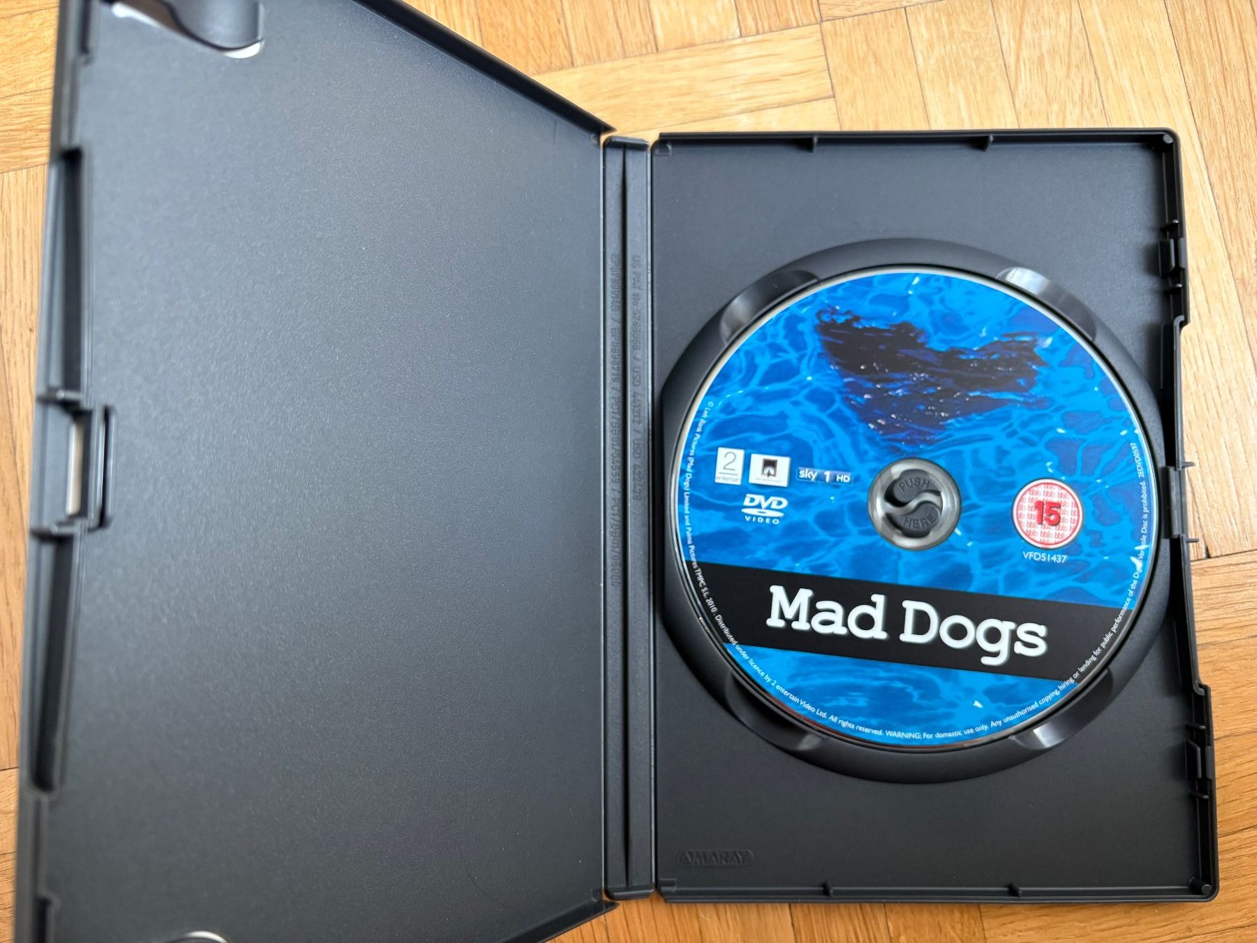 Tutti i DVDs: Mad Dogs - Series 1 - DVD – Usato da Zürich venduto da Malcom 1