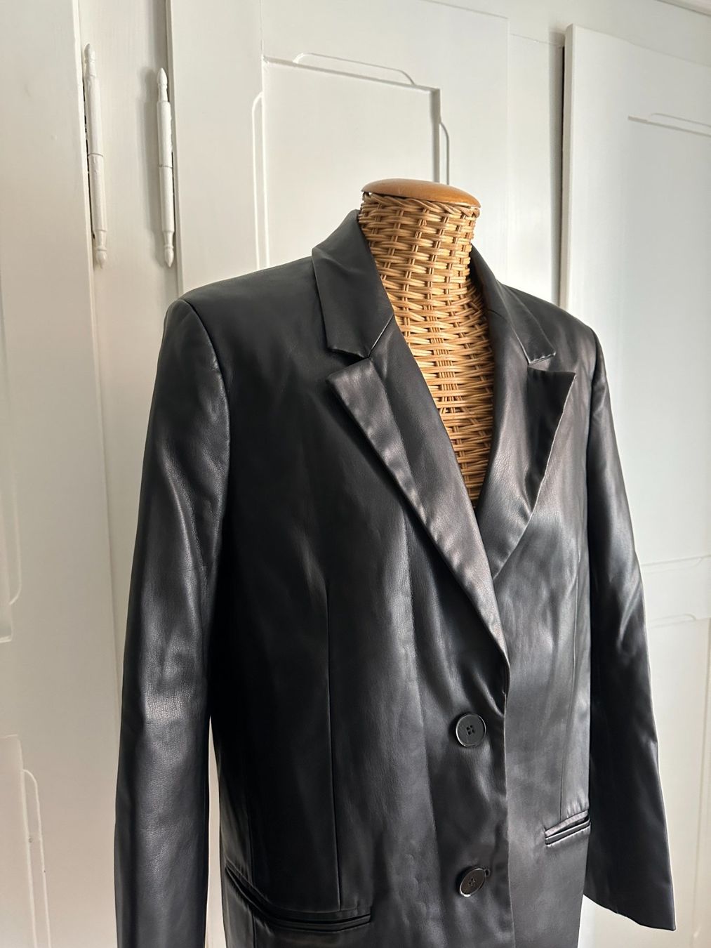 Zara Giacche: ZARA - Leder Blazer schwarz M – Usato da Zürich venduto da Diazaio 1