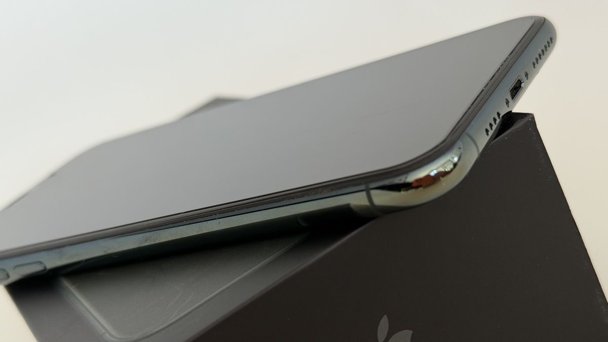 Apple Telefoni cellulari / Smartphones: iPhone 11 Pro Max 64 GB Midnight Green – Usato da Bergdietikon venduto da pinkerton13 4