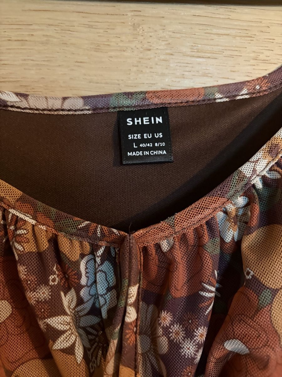 Shein Vestiti: Shein Kleid Blumenmuster braun – Usato da Frenkendorf venduto da lrhggrty 4