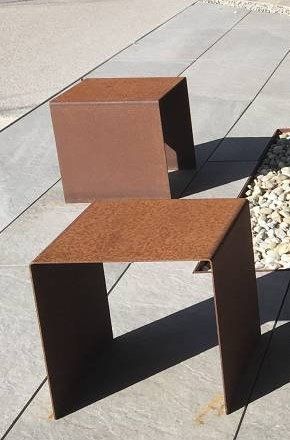 Sgabelli: HOCKER AUS STAHL – Nuovo (secondo la descrizione) da Kölliken venduto da MeWo-Design