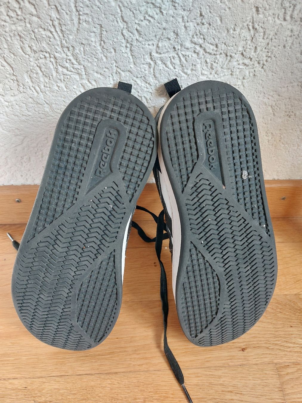 Reebok Scarpe per ragazzi: Reebok schule gr35 – Usato da Adliswil venduto da Jenhrt 2