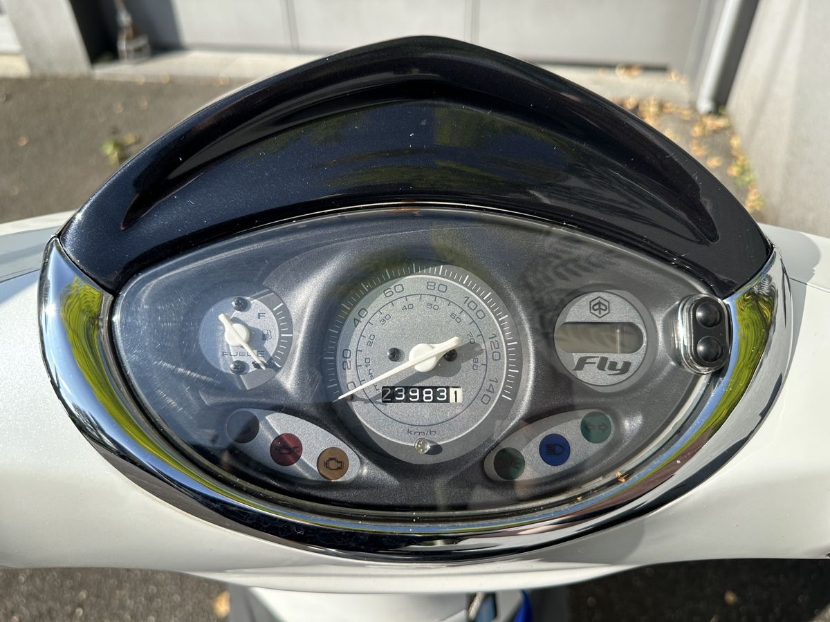 Piaggio Scooter: Piaggio Roller Fly 125cc weiss mit Topcase gebraucht – Usato da Binningen venduto da pmo_66z8 3