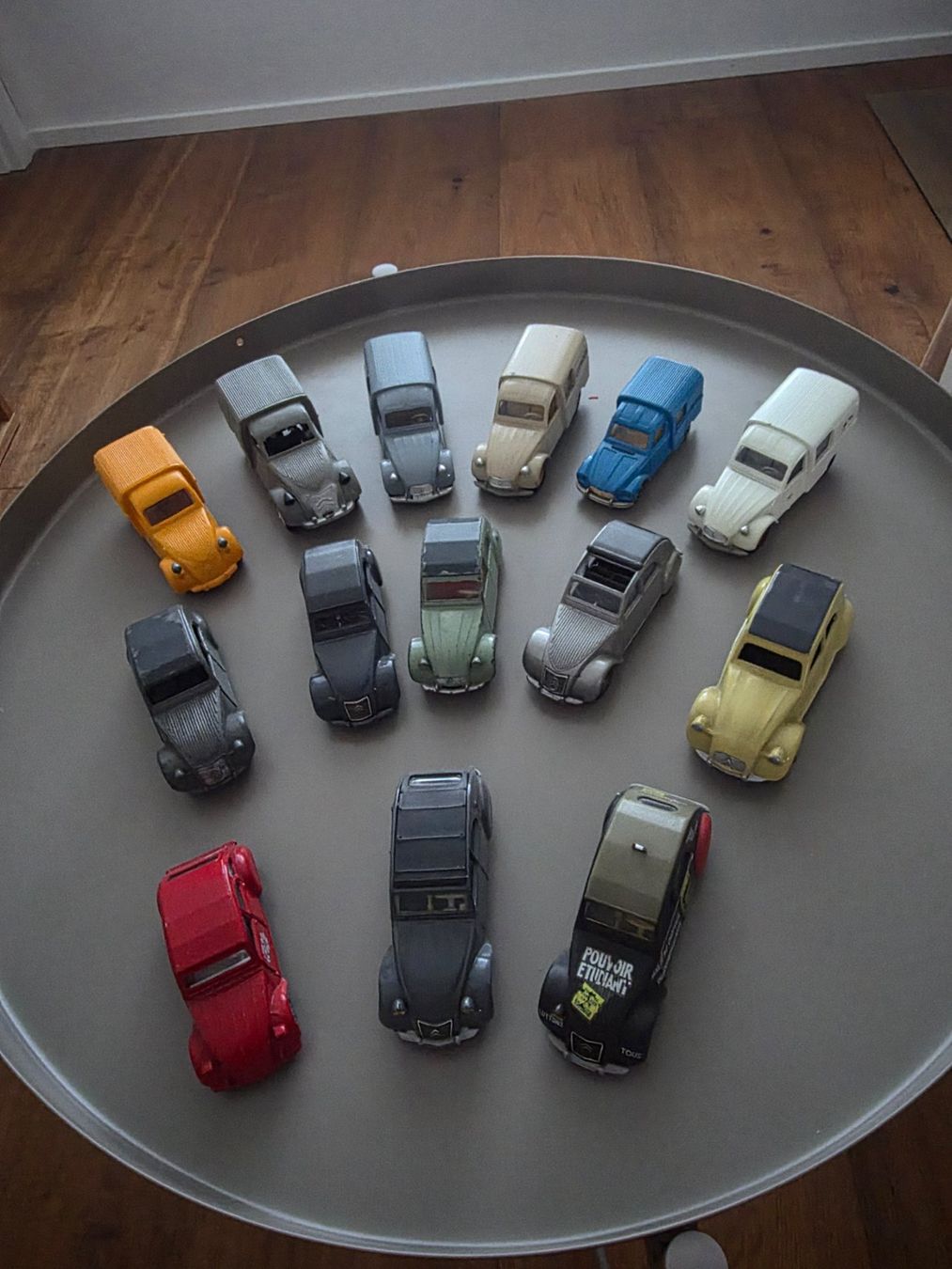 Citroën Modellini d'auto: Modellautos 2CV – Usato da Urtenen-Schönbühl venduto da LILIE0207