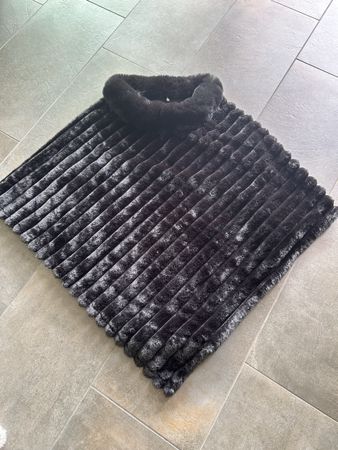 Damen Poncho Kunstfell schwarz Nackenkragen neuwertig