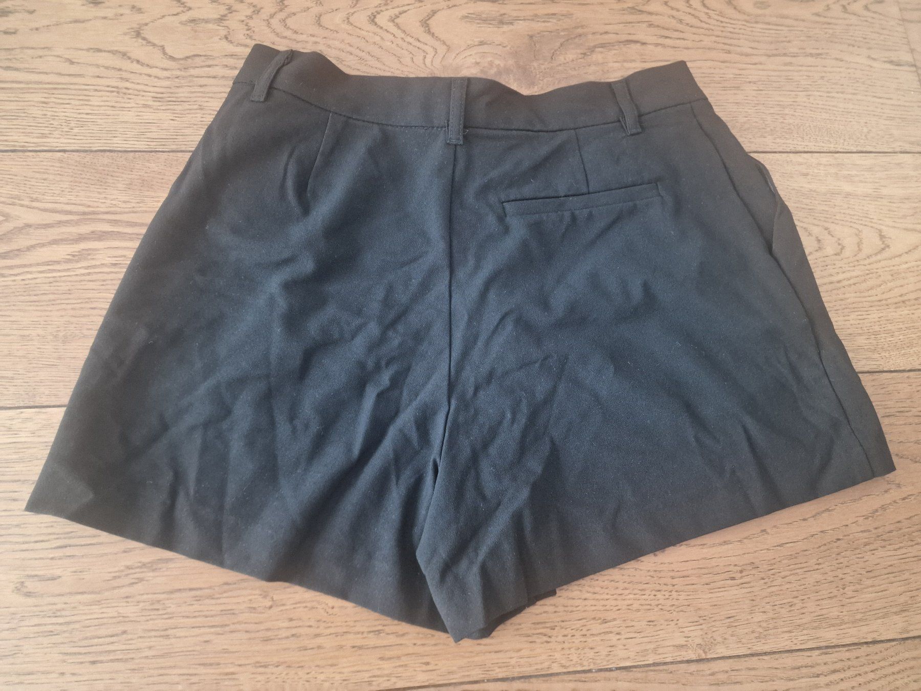 Pull&Bear Pantaloni: Kurze Hose Pull&Bear schwarz Grösse 36 wie neu – Nuovo (secondo la descrizione) da Meierskappel venduto da HeartWear 1