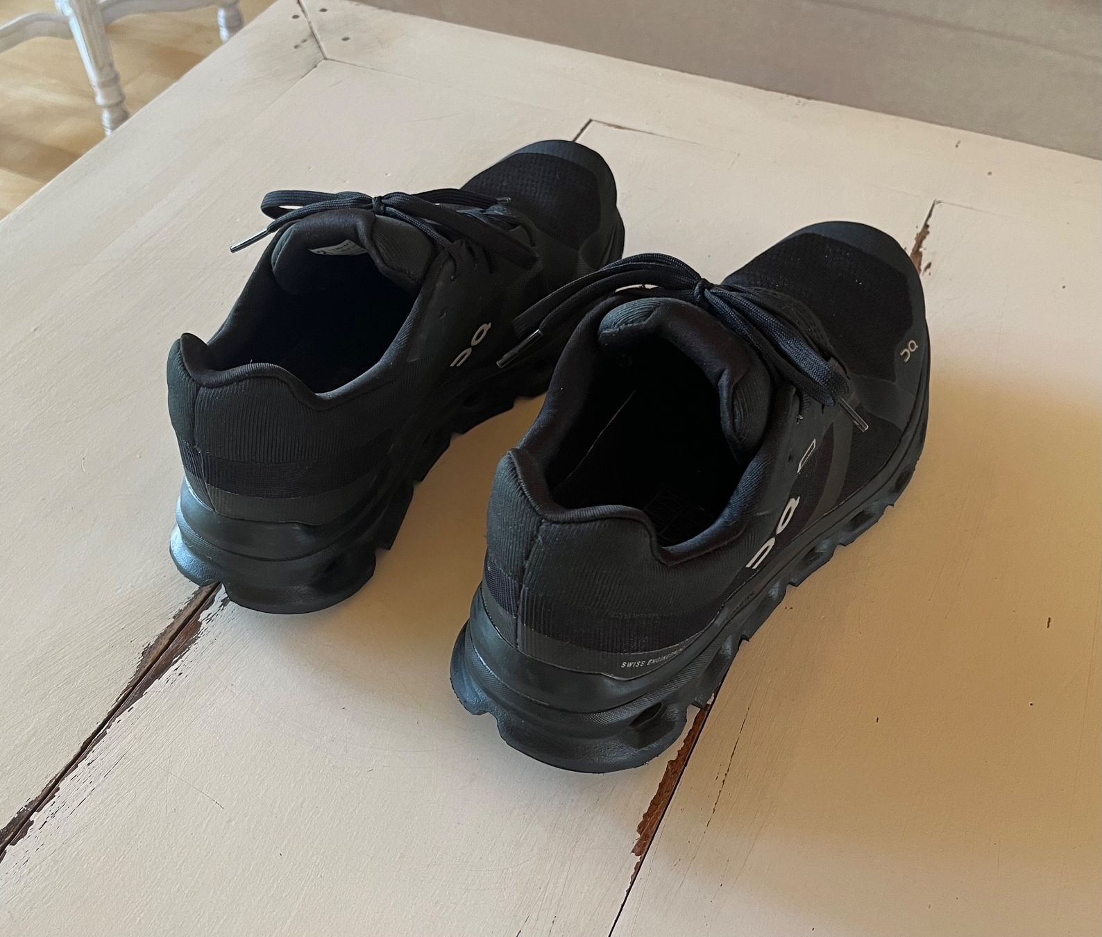 On Scarpe da donna: ON° Cloudrunner waterproof Schuhe Grösse 38,5 – Usato da Bonstetten venduto da Sinilu 4