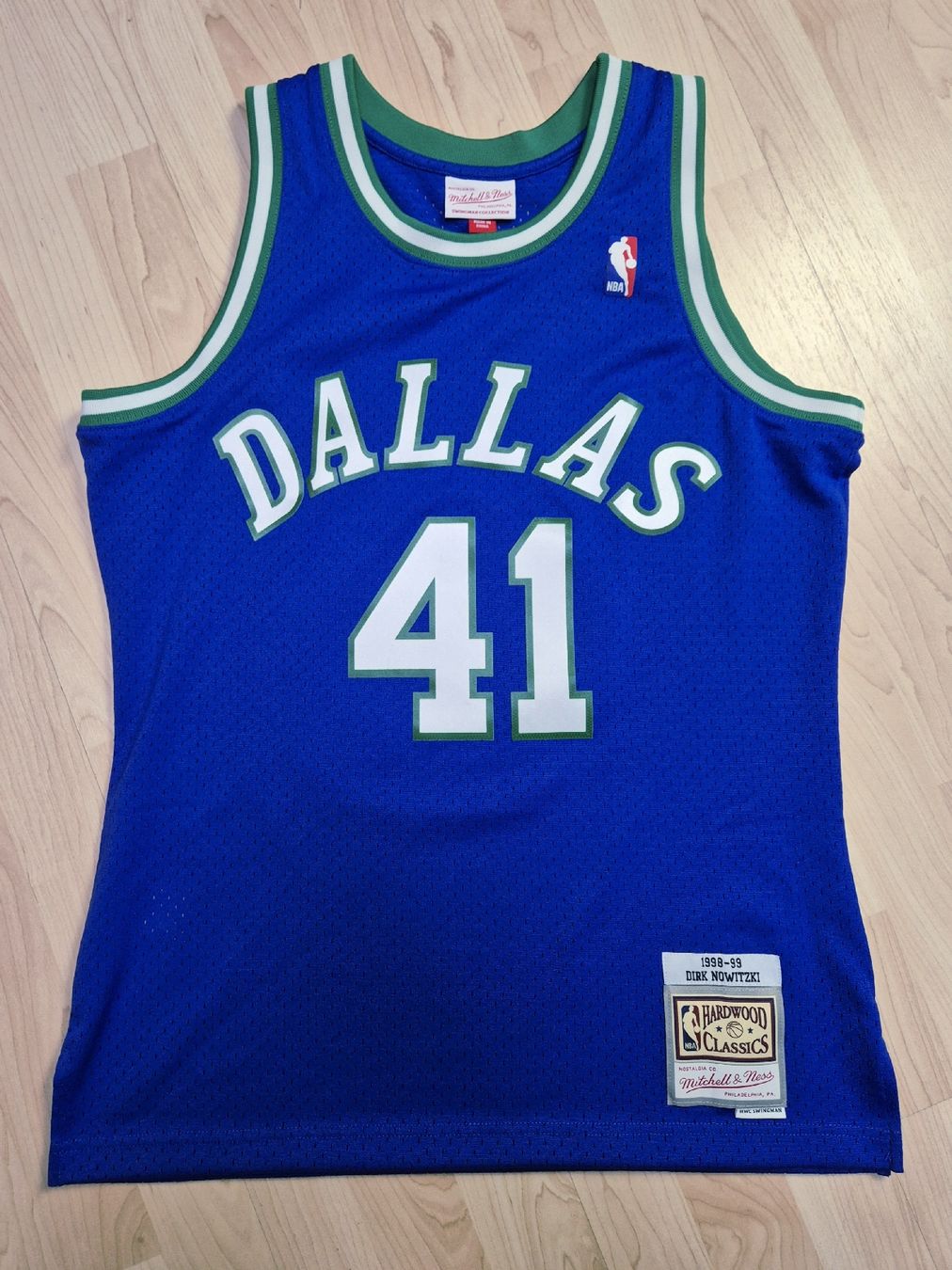Mitchell & Ness Canottiere & Pantaloni: Dirk Nowitzki Dallas Mavericks Jersey Grösse M – Nuovo (secondo la descrizione) da St. Gallen venduto da CaliSunshine