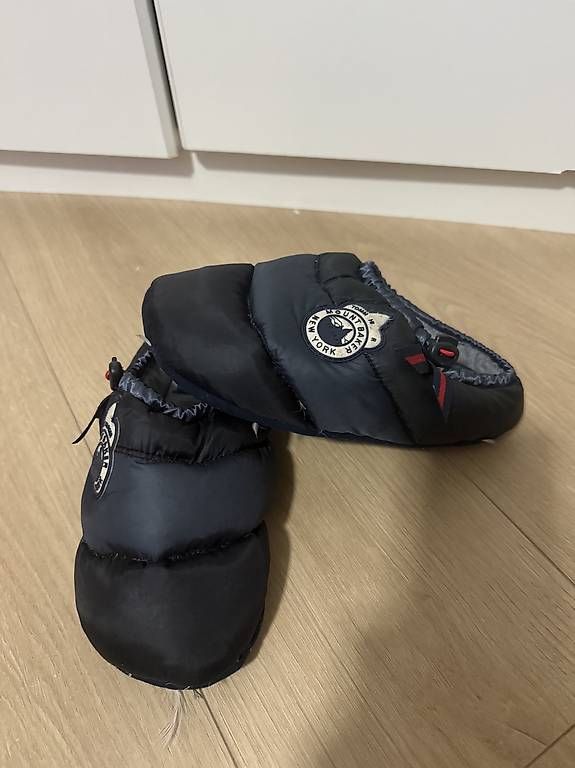Tommy Hilfiger Scarpe da donna: Pantofole TOMMY HILFIGER – Usato da Locarno venduto da Debi816