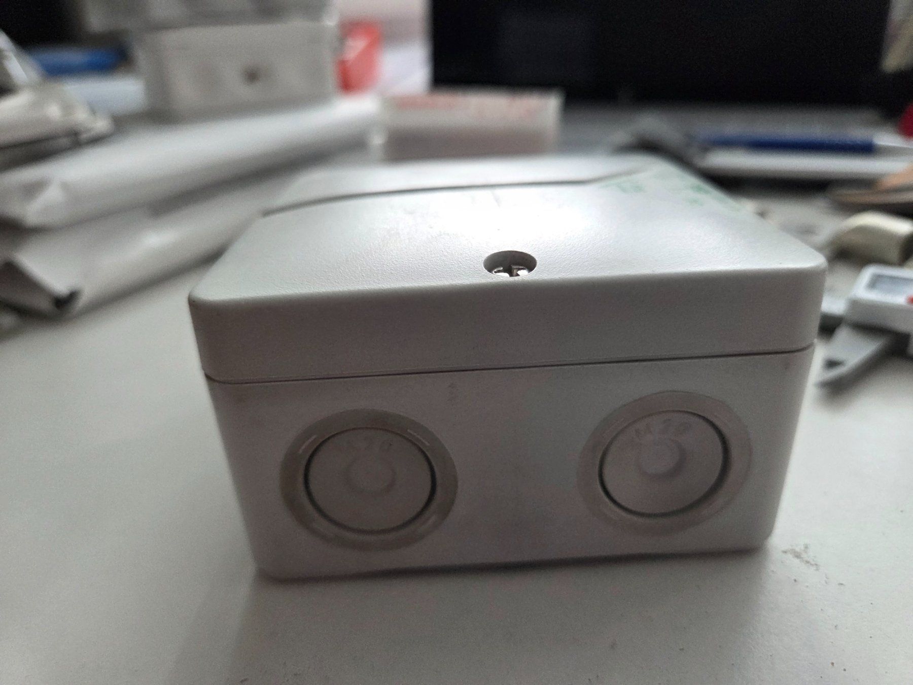 Alimentazione elettrica: Els, Abzweigdose 90 x 90 x 40, grau – Usato da Zürich venduto da eymen20 5