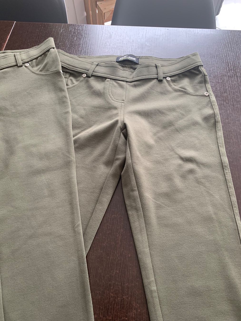 Pantaloni: 2 pantalon taille S – Nuovo (secondo la descrizione) da Domdidier venduto da qatar1973 1