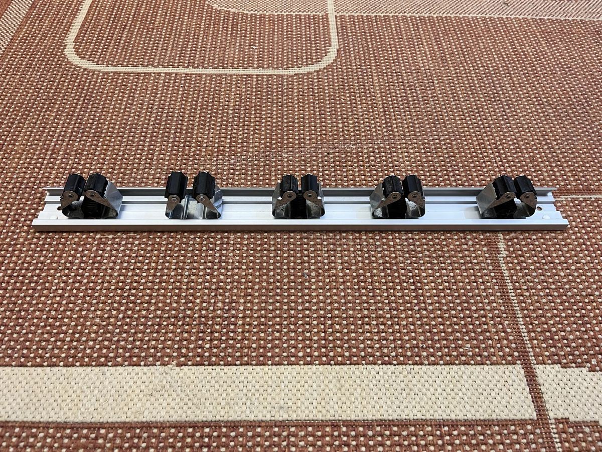 Supporti a parete: Gerätehalter mit 5 Halter – Usato da Adliswil venduto da dsan-art 1