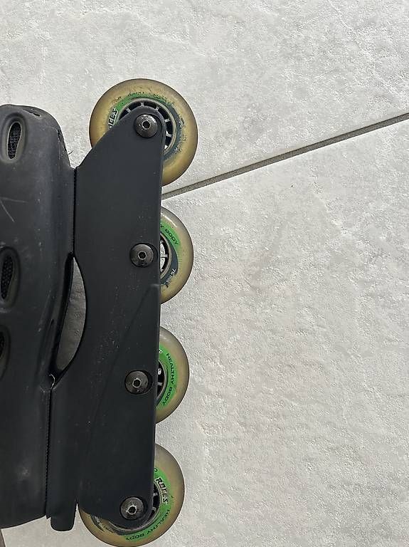 Pattini in linea & Pattini a rotelle: Inline Skates Gr 39 mit Schutzausrüstung – Usato da Schindellegi venduto da ruthy66 1