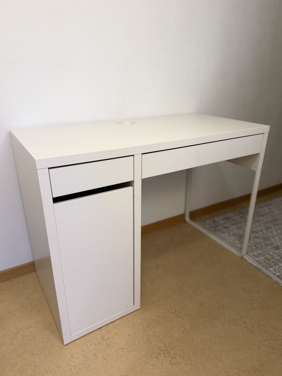 Scrivanie: Bureau blanc avec tiroirs bon état – Usato da Biel/Bienne venduto da Birol