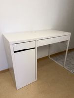 Bureau blanc avec tiroirs bon état