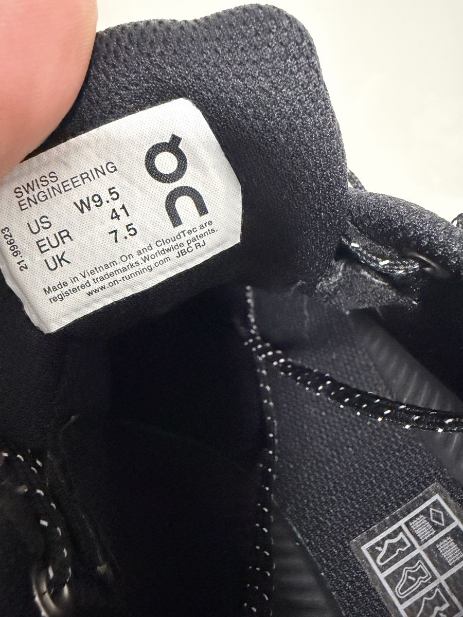 On Herrenschuhe: On Running Cloud Waterproof schwarz Grösse 41 gebraucht – Gebraucht aus Niederbipp von yar_tf6f 5
