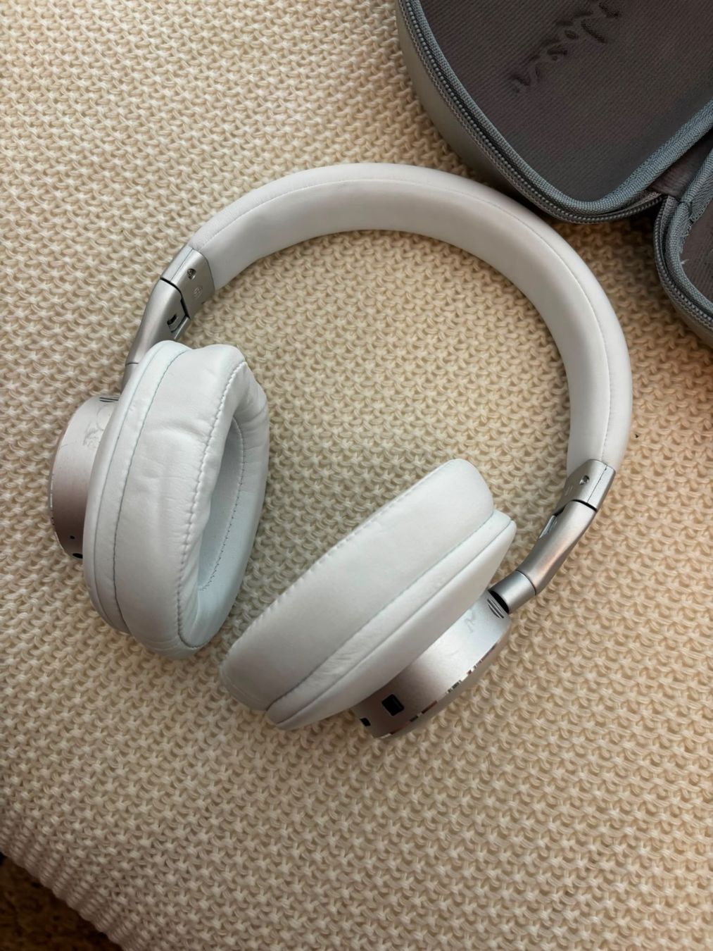 Casques audio: Weisse Kopfhörer Nedis – D'occasion à Eglisau par Marc_J. 5