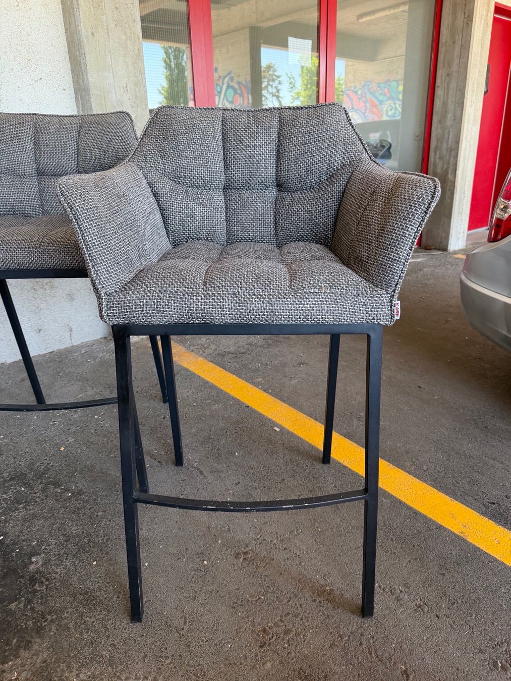 Kare Hocker: Barhocker KARE DESIGN Stoff grau 4 Stk. – Gebraucht aus Beinwil (Freiamt) von ale_s5fd