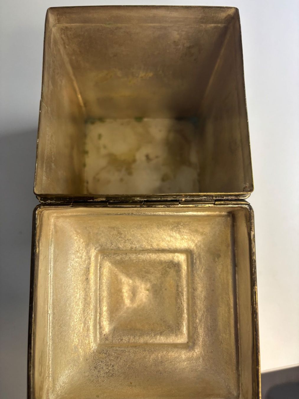 Tutte le decorazioni: Dose Messing mit Motiven (Emaille?) – Usato da Plasselb venduto da Mike760 2