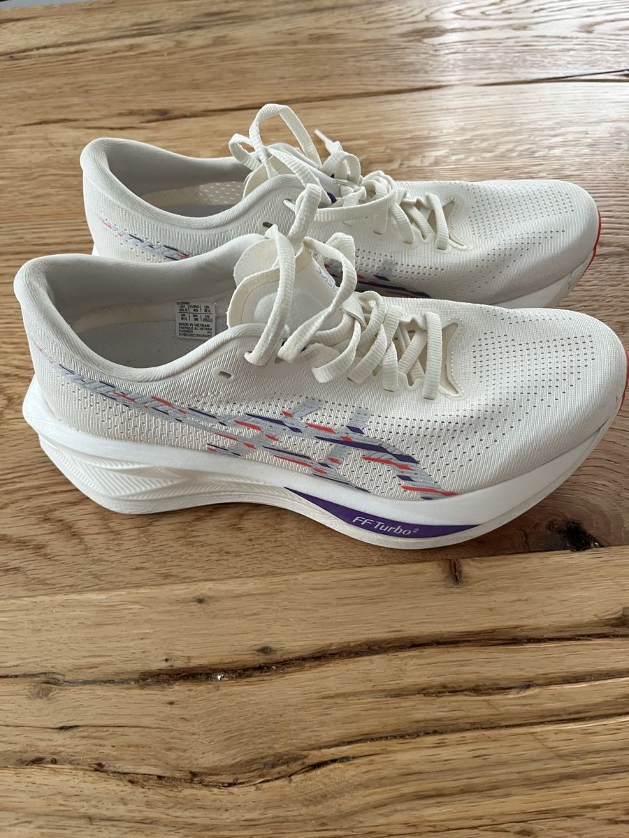 Asics Chaussures femmes: Asics Runningschuh Sonicblast – D'occasion à Dottikon par kat_jk9m 1