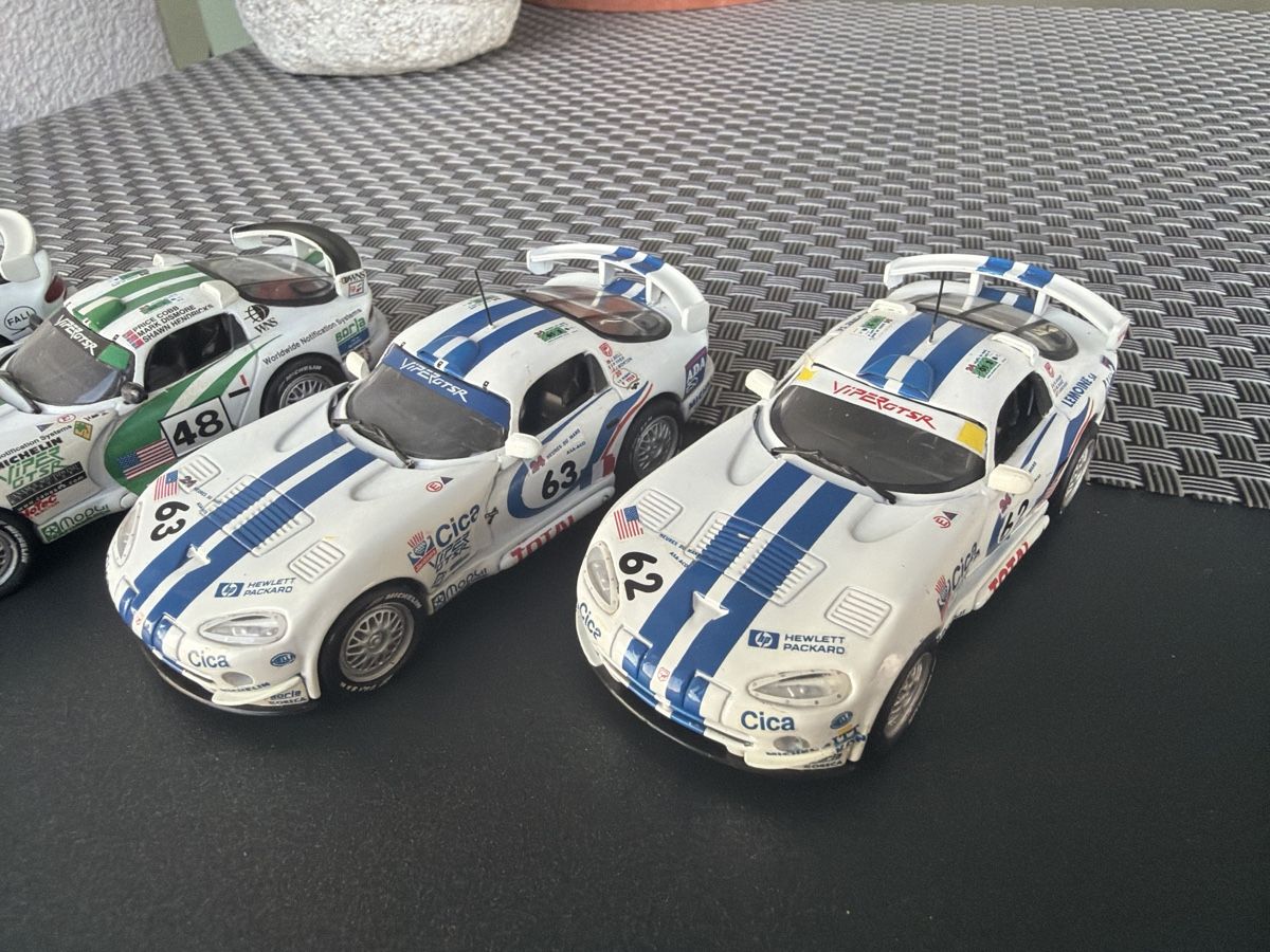 Modellini d'auto: Dodge Viper GTR Le Mans - 1/43 - Universal Hobbies – Usato da Wolfwil venduto da Rolex1 1