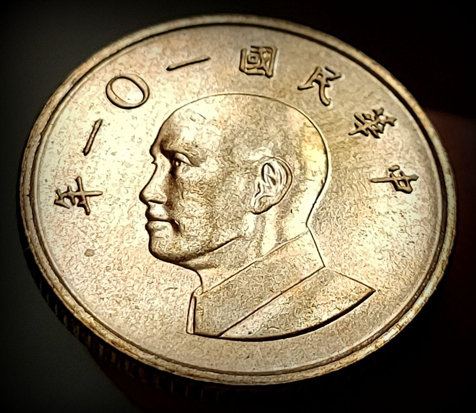 Tutti le monete: TAIWAN 1 NEW DOLLAR 101/2012 – Usato da winterthur venduto da CoinPassion