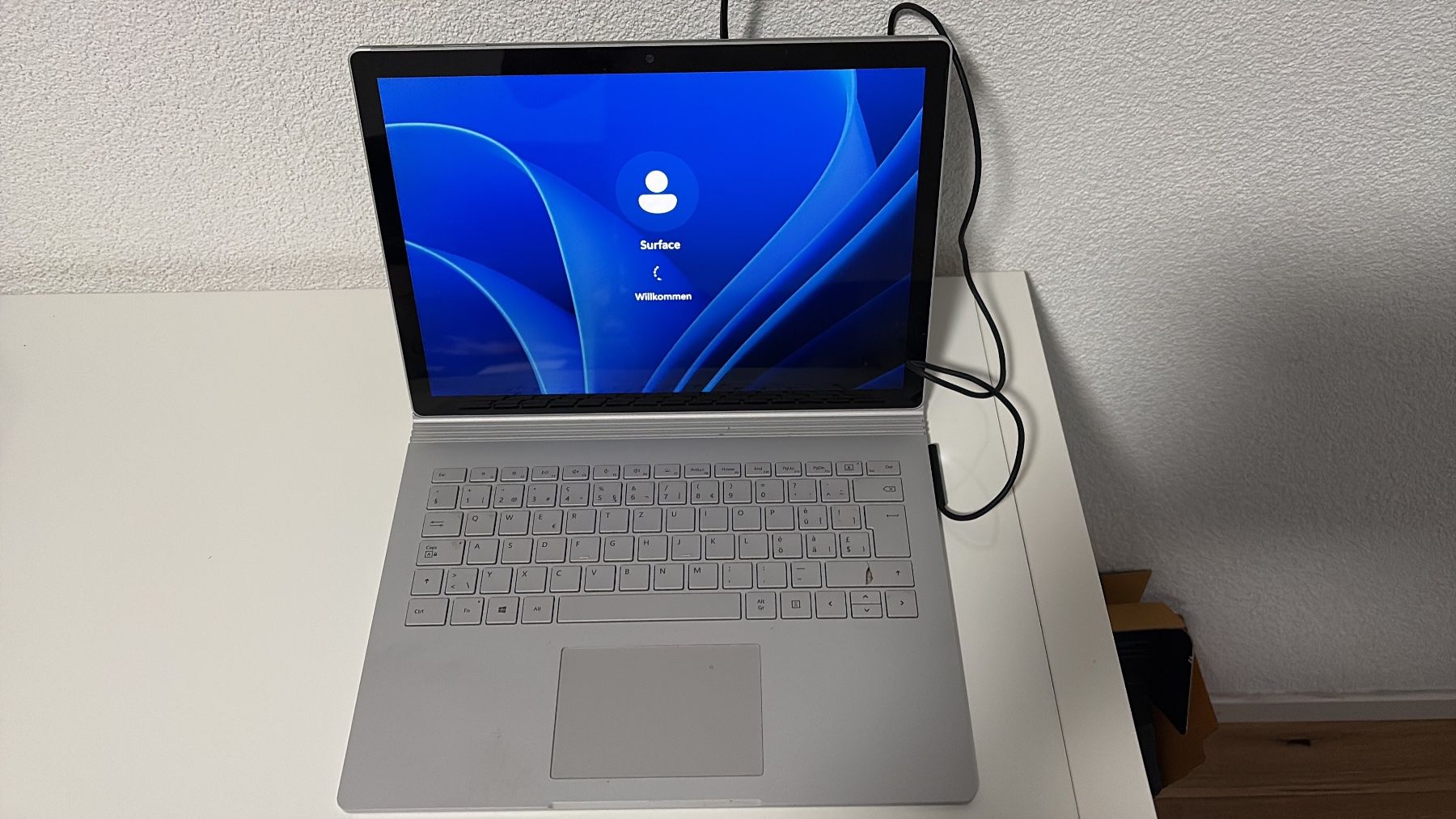 Microsoft Notebooks: Microsoft Surface Book | i5 - 7300U | 8GB | Win 11 Pro – Gebraucht aus Lausen von sen_jm7c