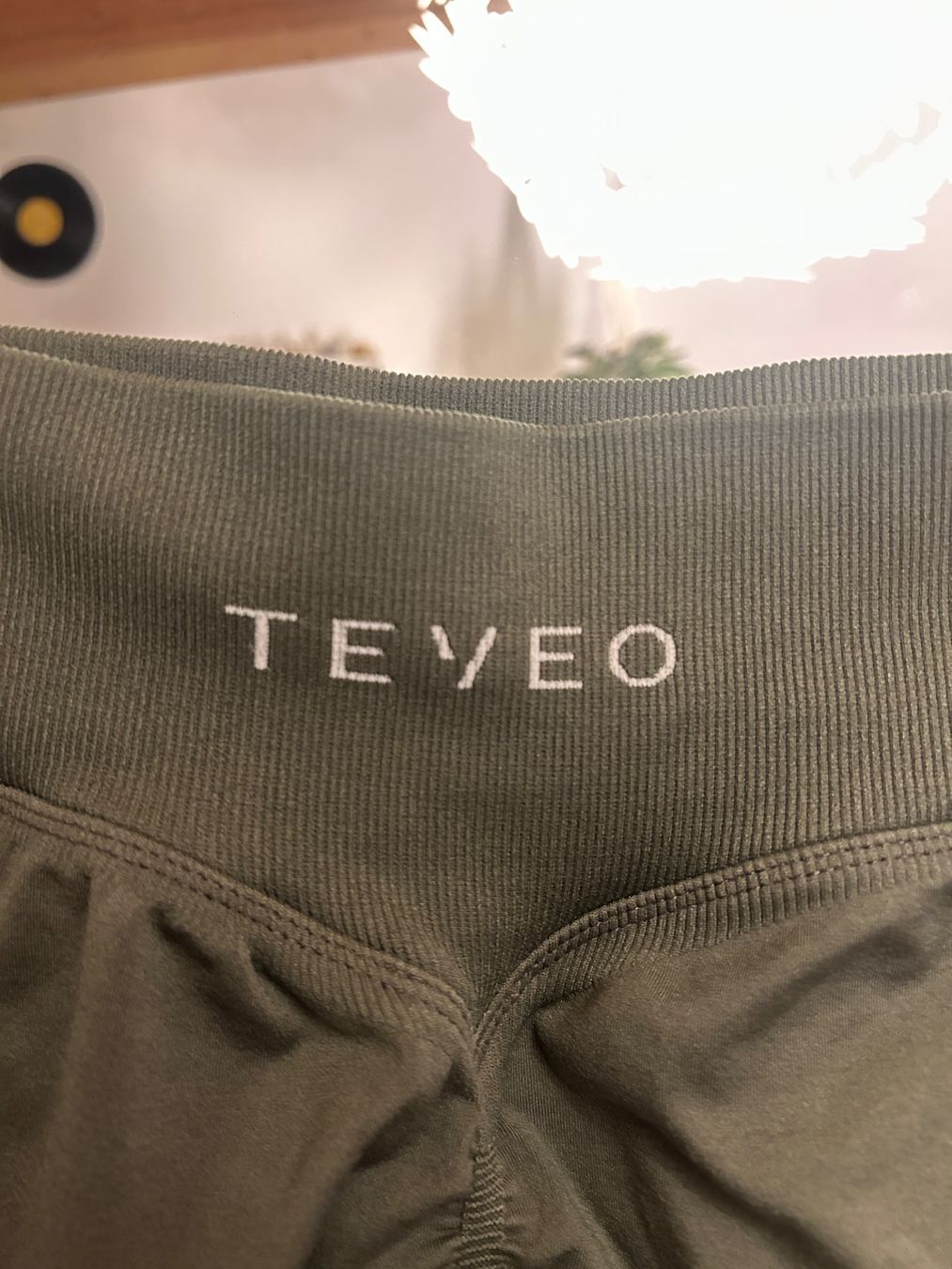Teveo Leggings: TEVEO - statement scrunch shorts – Usato da Montlingen venduto da Cinja.l 6