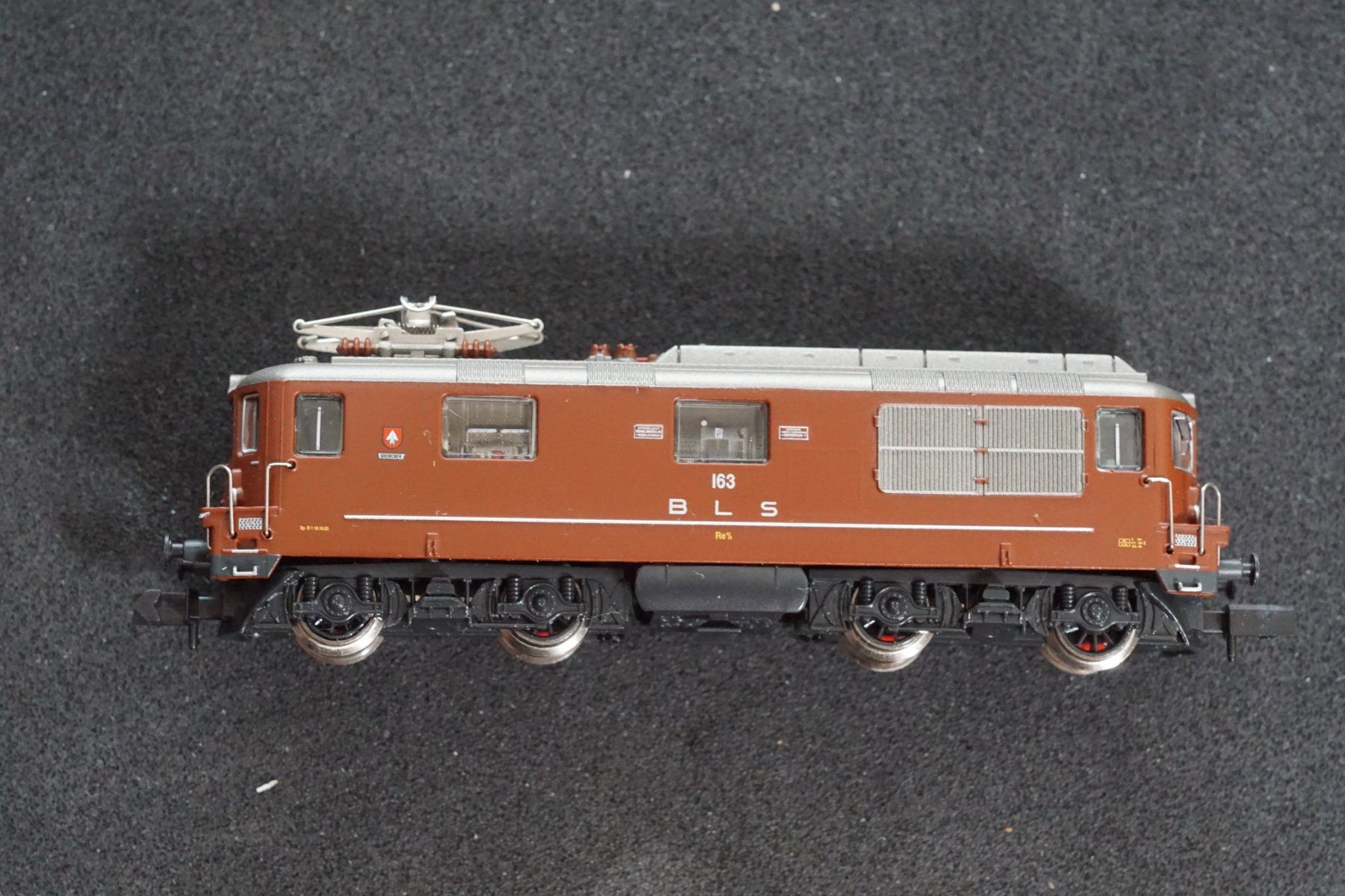 Arnold Modellini di ferrovie: ARNOLD Re 4/4 BLS Nr.163 braun – Usato da Gränichen venduto da iknow 1