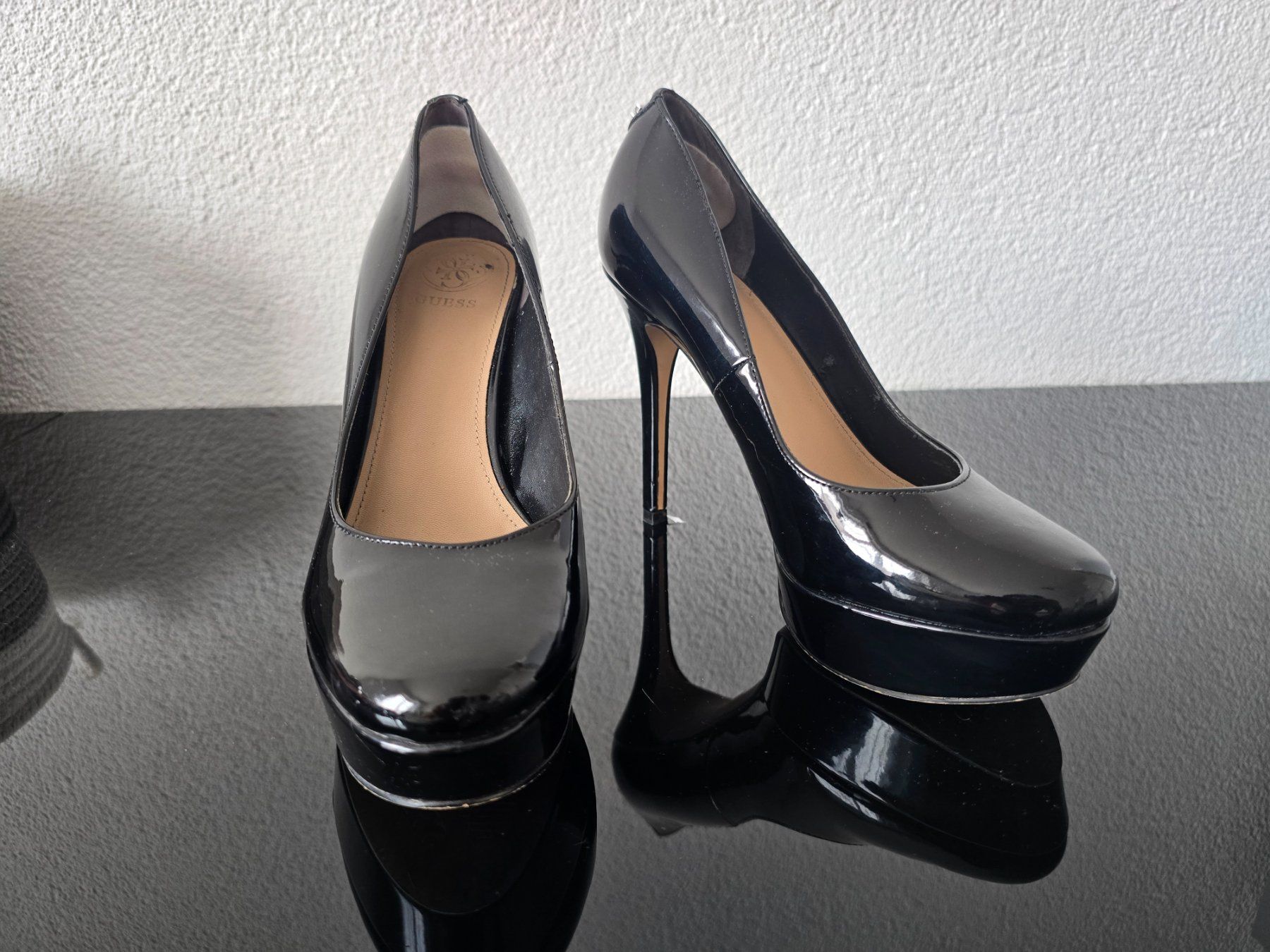 Damenschuhe: Guess Lack Pumps, Schwarz, Gr. 38 – Gebraucht aus Niedergösgen von and_zvh2