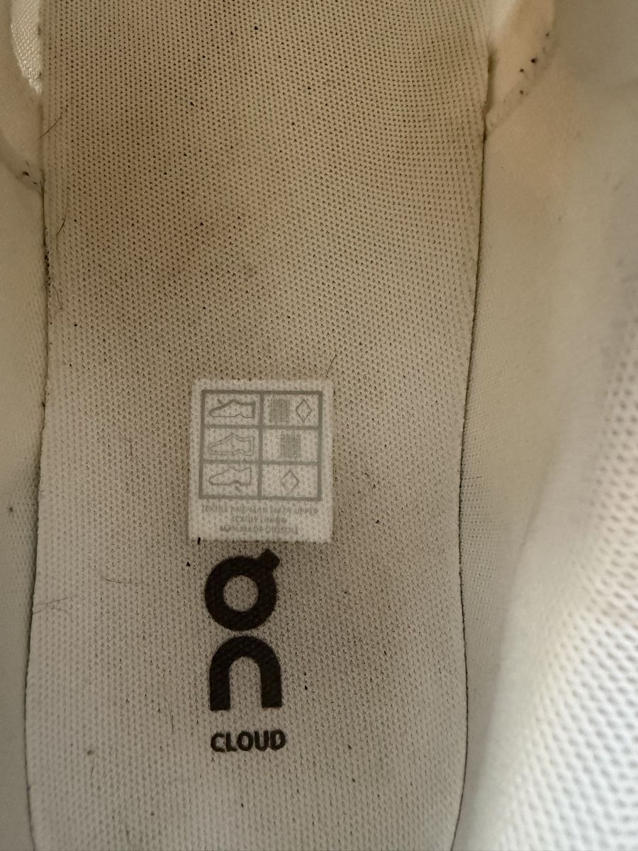 On Scarpe da uomo: On Running Sneaker Cloud weiss Grösse 47 gebraucht – Nuovo (secondo la descrizione) da Wil ZH venduto da Cyril-Las 2
